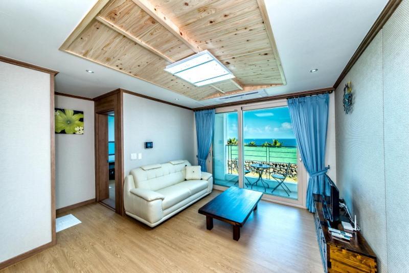 Pensjonat Sea And Wave Seogwipo Zewnętrze zdjęcie